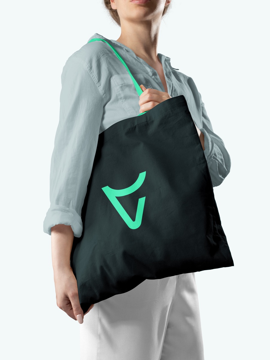 A tote bag printed with the mint Vantic emblem, carried on the shoulder